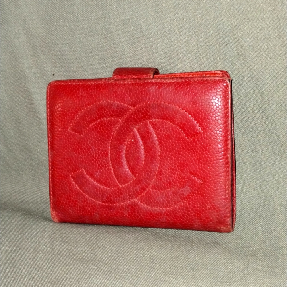 CHANEL RED LEATHER WALLET ~ BI-FOLD SNAP-CLOSURE "CC" LOGO ON FRONT ~ AUTHENTIC